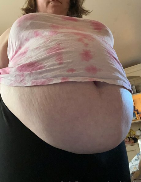 Naakte gelekte OnlyFans-foto van Gothbelly