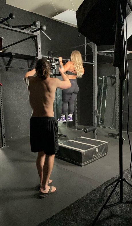 Naakte gelekte OnlyFans-foto van Lauren M