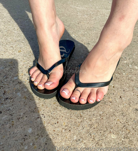 Naakte gelekte OnlyFans-foto van Savysolegoddess