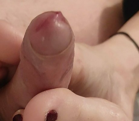 Naakte gelekte OnlyFans-foto van Missfeeteva