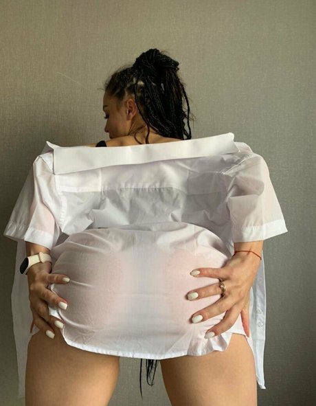 Naakte gelekte OnlyFans-foto van Natashatwerk