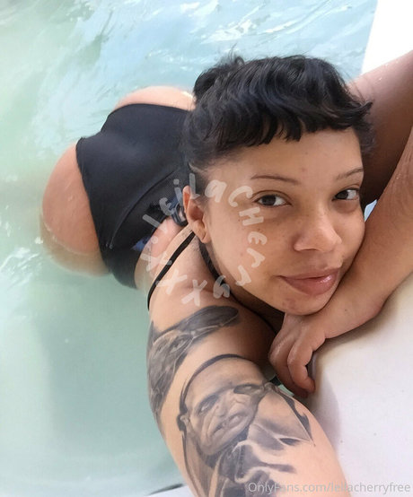 Naakte gelekte OnlyFans-foto van Leilacherryfree