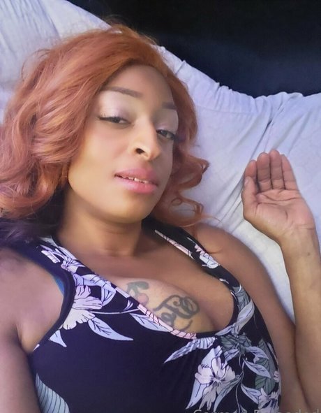 Naakte gelekte OnlyFans-foto van Therealcarmenhayes