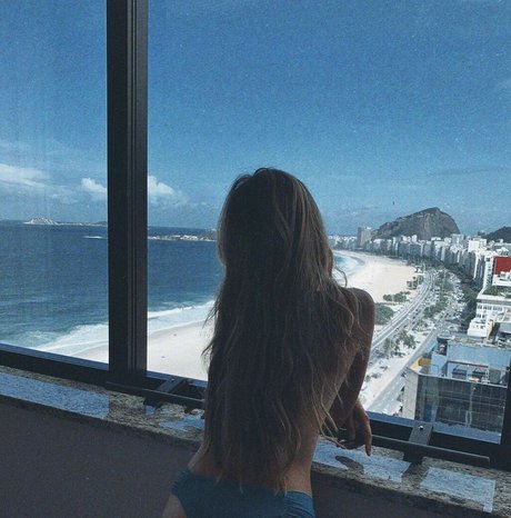 Naakte gelekte OnlyFans-foto van Poqssi