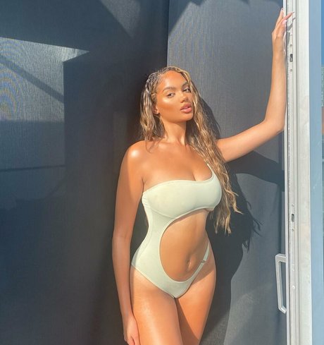 Naakte gelekte OnlyFans-foto van Carina Griff