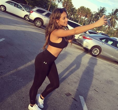 Naakte gelekte OnlyFans-foto van Leli Hernandez