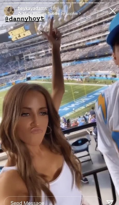 Naakte gelekte OnlyFans-foto van Kay Adams
