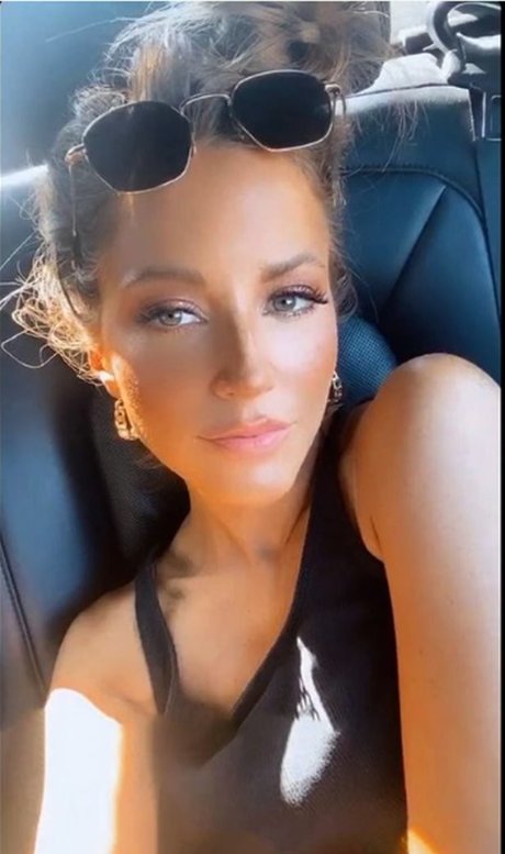 Naakte gelekte OnlyFans-foto van Kay Adams