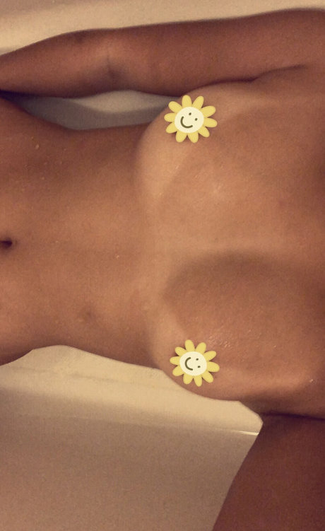 Naakte gelekte OnlyFans-foto van Ashley De Avilla