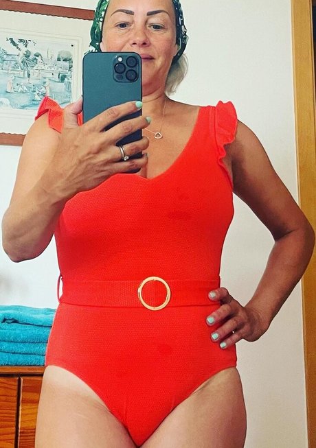 Naakte gelekte OnlyFans-foto van Sarah Cawood