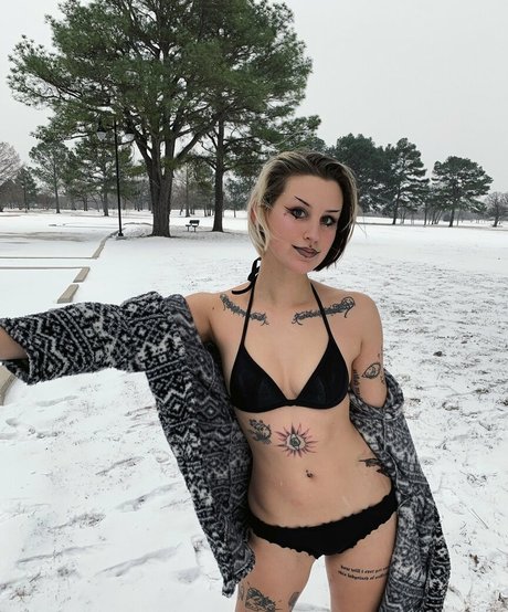 Naakte gelekte OnlyFans-foto van Alienslush