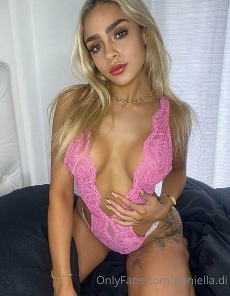 Naakte gelekte OnlyFans-foto van Danielladi