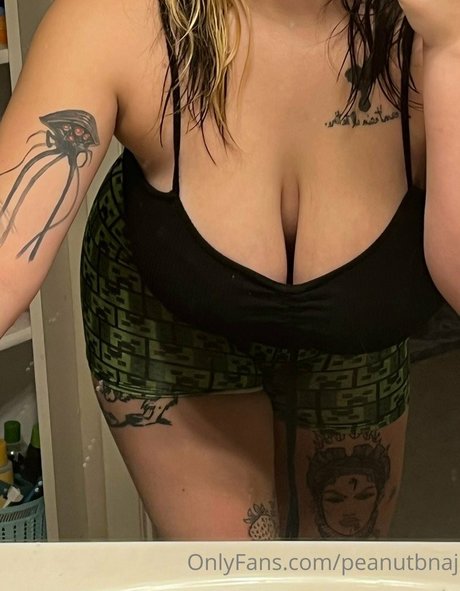 Naakte gelekte OnlyFans-foto van Ajinssne