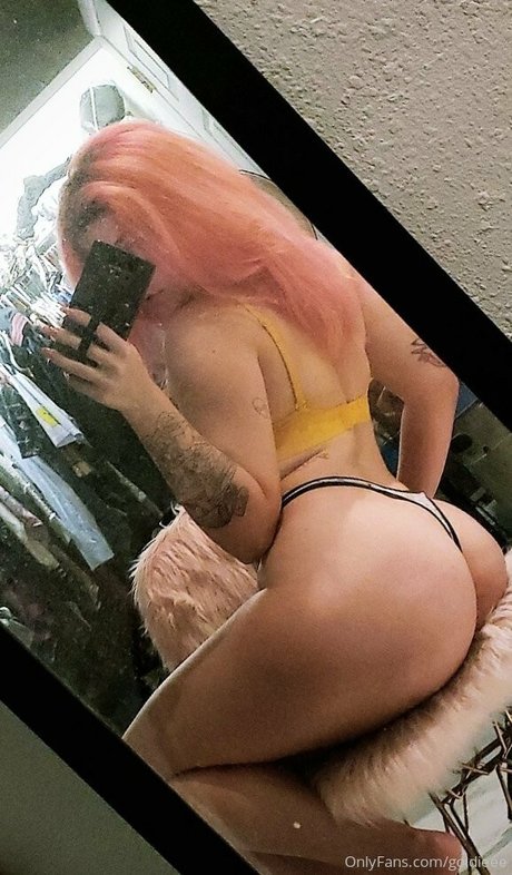 Naakte gelekte OnlyFans-foto van Goldieee