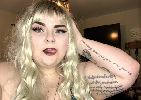 Naakte gelekte OnlyFans-foto van Maisonfoxqueen