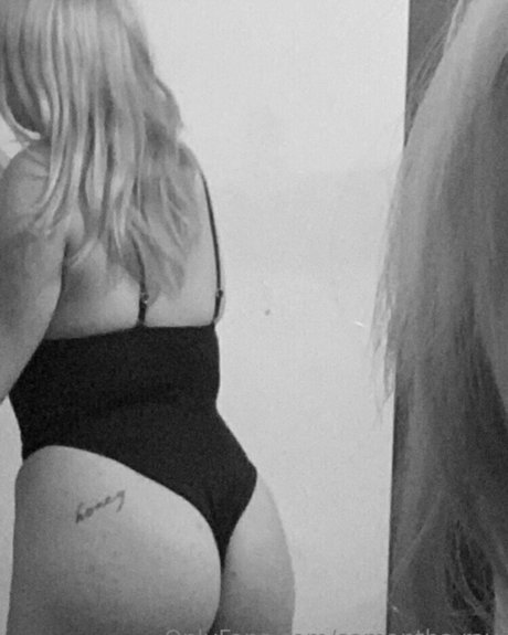 Naakte gelekte OnlyFans-foto van Samantharay