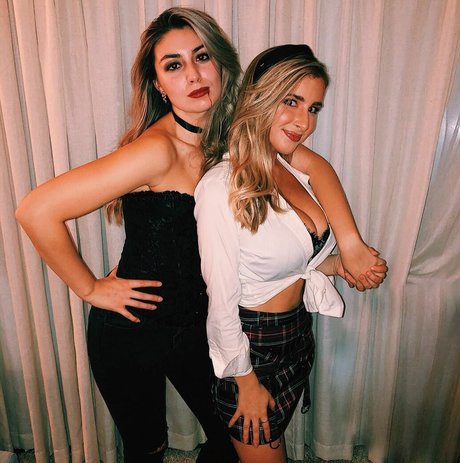 Naakte gelekte OnlyFans-foto van Taylor Z