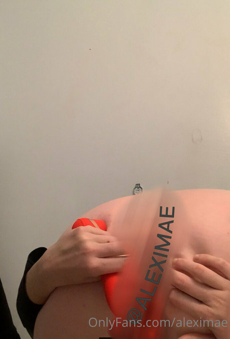 Naakte gelekte OnlyFans-foto van Aleximae
