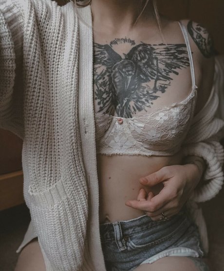 Naakte gelekte OnlyFans-foto van Edgarallanxhoe
