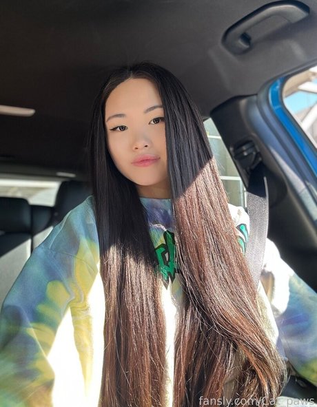 Naakte gelekte OnlyFans-foto van Asiakira