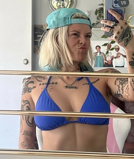 Naakte gelekte OnlyFans-foto van Lauren Sanderson