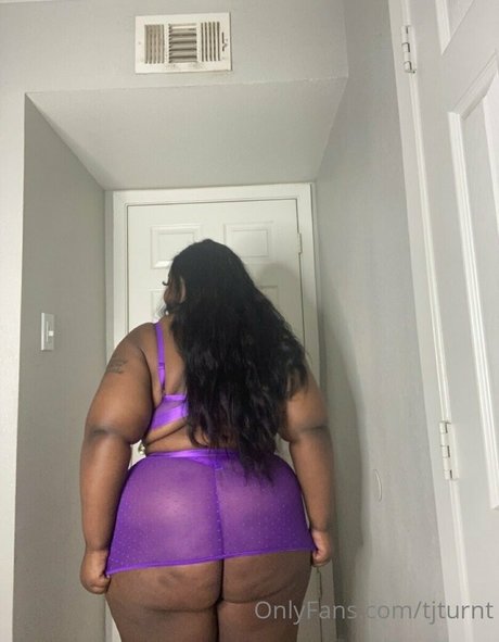 Naakte gelekte OnlyFans-foto van Tjturnt