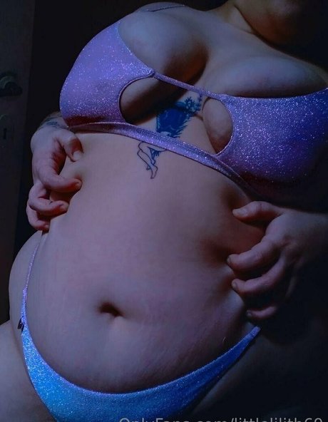 Naakte gelekte OnlyFans-foto van Littlelilith69