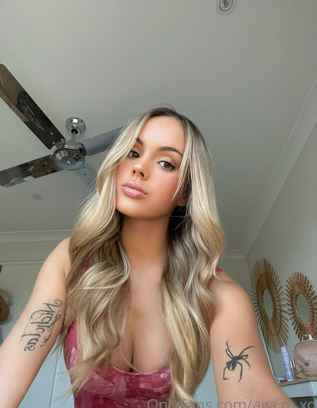 Naakte gelekte OnlyFans-foto van Avaxchloe