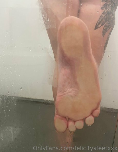 Naakte gelekte OnlyFans-foto van Felicitysfeetxxx