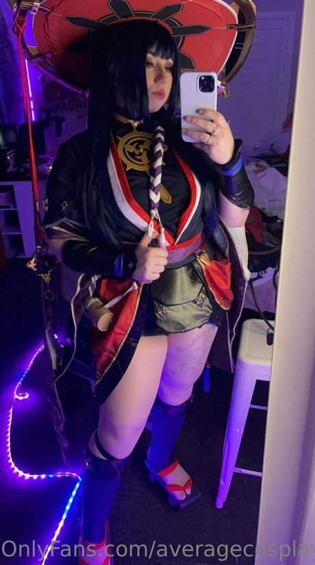 Naakte gelekte OnlyFans-foto van Averagecosplays