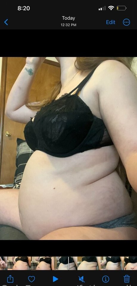 Naakte gelekte OnlyFans-foto van Fathappylia