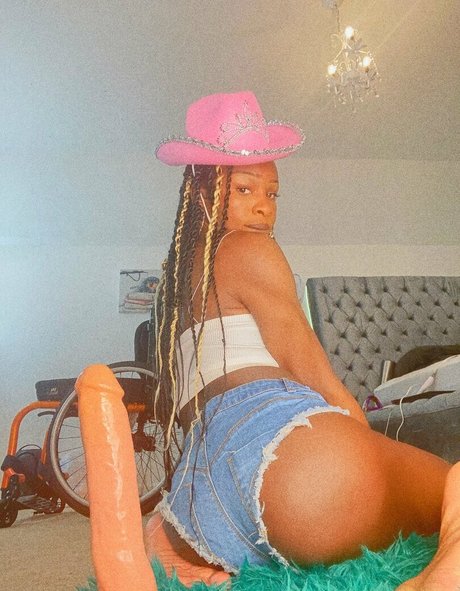 Naakte gelekte OnlyFans-foto van Milandior3