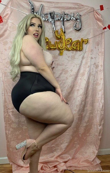 Naakte gelekte OnlyFans-foto van Pixiechickxoxo