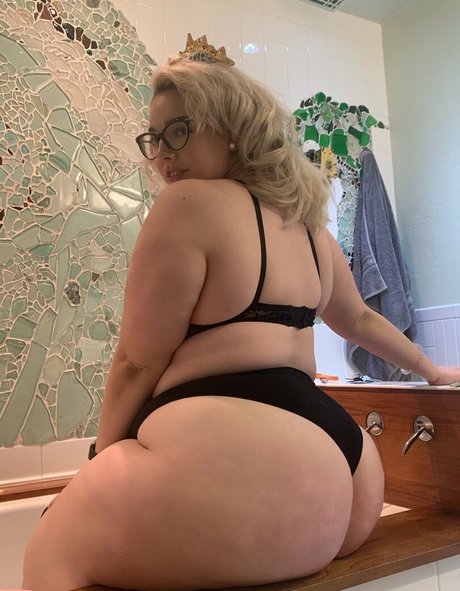 Naakte gelekte OnlyFans-foto van Pixiechickxoxo