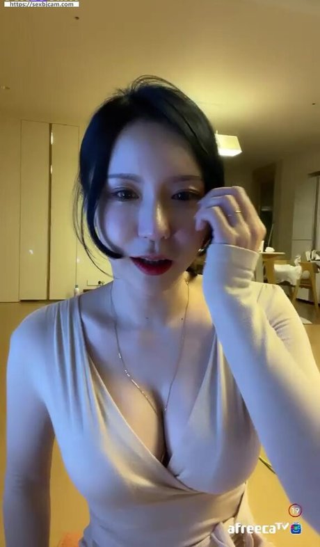 Naakte gelekte OnlyFans-foto van Kimjeewoo529
