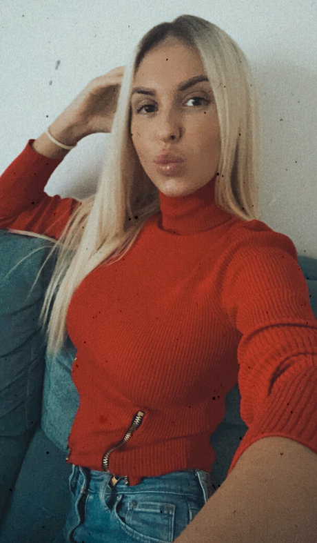 Naakte gelekte OnlyFans-foto van Tonnia