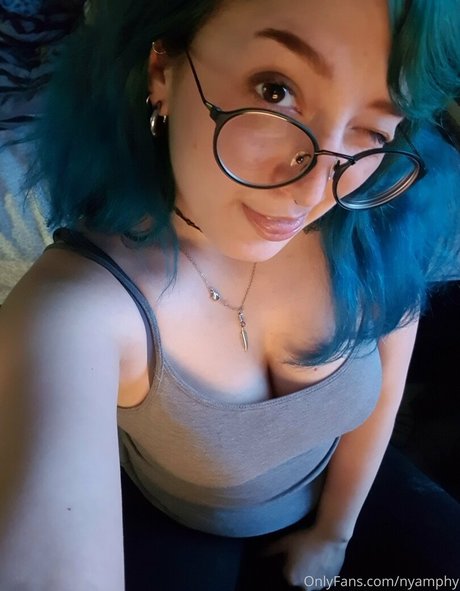 Naakte gelekte OnlyFans-foto van Nyamphy