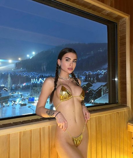 Naakte gelekte OnlyFans-foto van Tinamayer