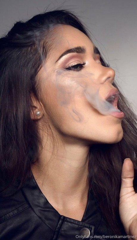 Naakte gelekte OnlyFans-foto van Beronikamartinez