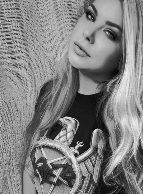 Naakte gelekte OnlyFans-foto van Erszebetbathory666vip