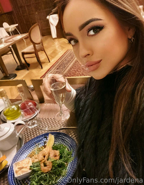 Naakte gelekte OnlyFans-foto van Jardena