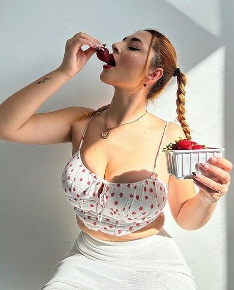 Naakte gelekte OnlyFans-foto van Lexi Borg
