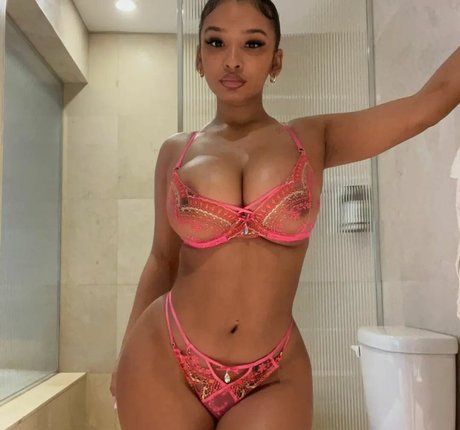 Naakte gelekte OnlyFans-foto van Selina Rubinstein