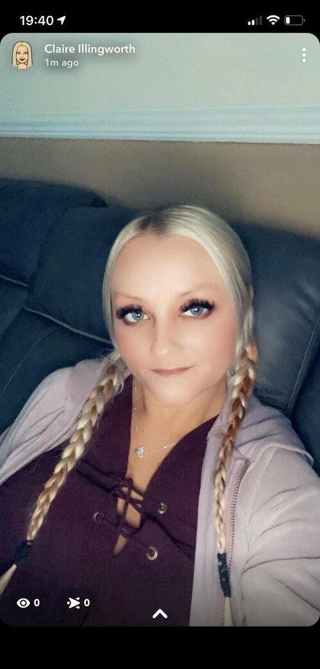 Naakte gelekte OnlyFans-foto van Petitiepolly