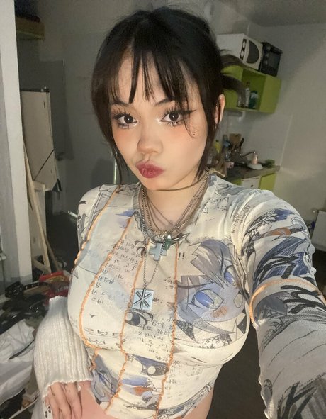 Naakte gelekte OnlyFans-foto van Iadivinecomedie