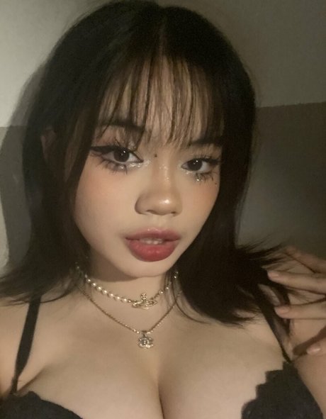 Naakte gelekte OnlyFans-foto van Iadivinecomedie