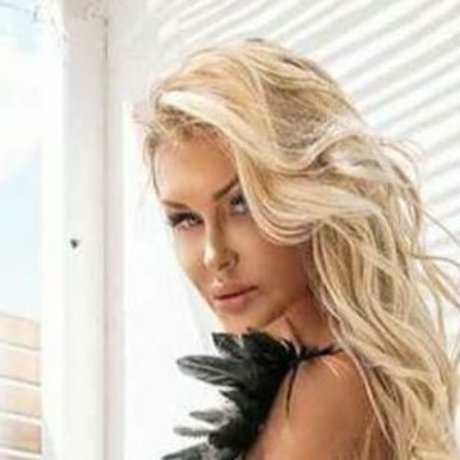 Naakte gelekte OnlyFans-foto van Karolina Gomza