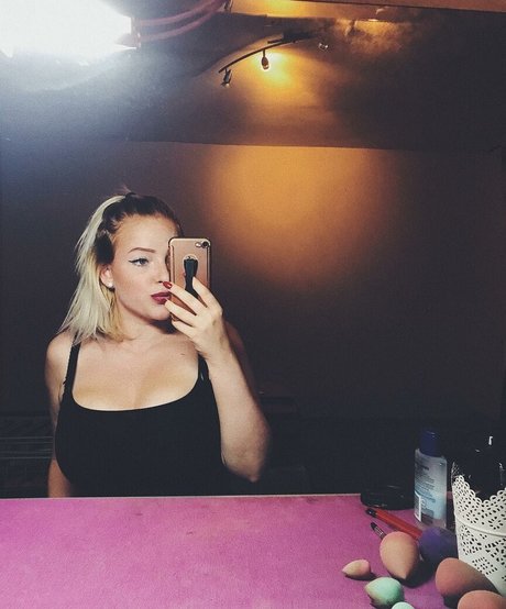 Naakte gelekte OnlyFans-foto van Sarah Neuhaus