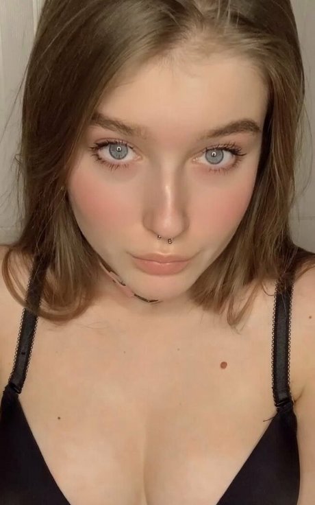 Naakte gelekte OnlyFans-foto van Mycourtneyfrost