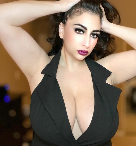Naakte gelekte OnlyFans-foto van Arikittee